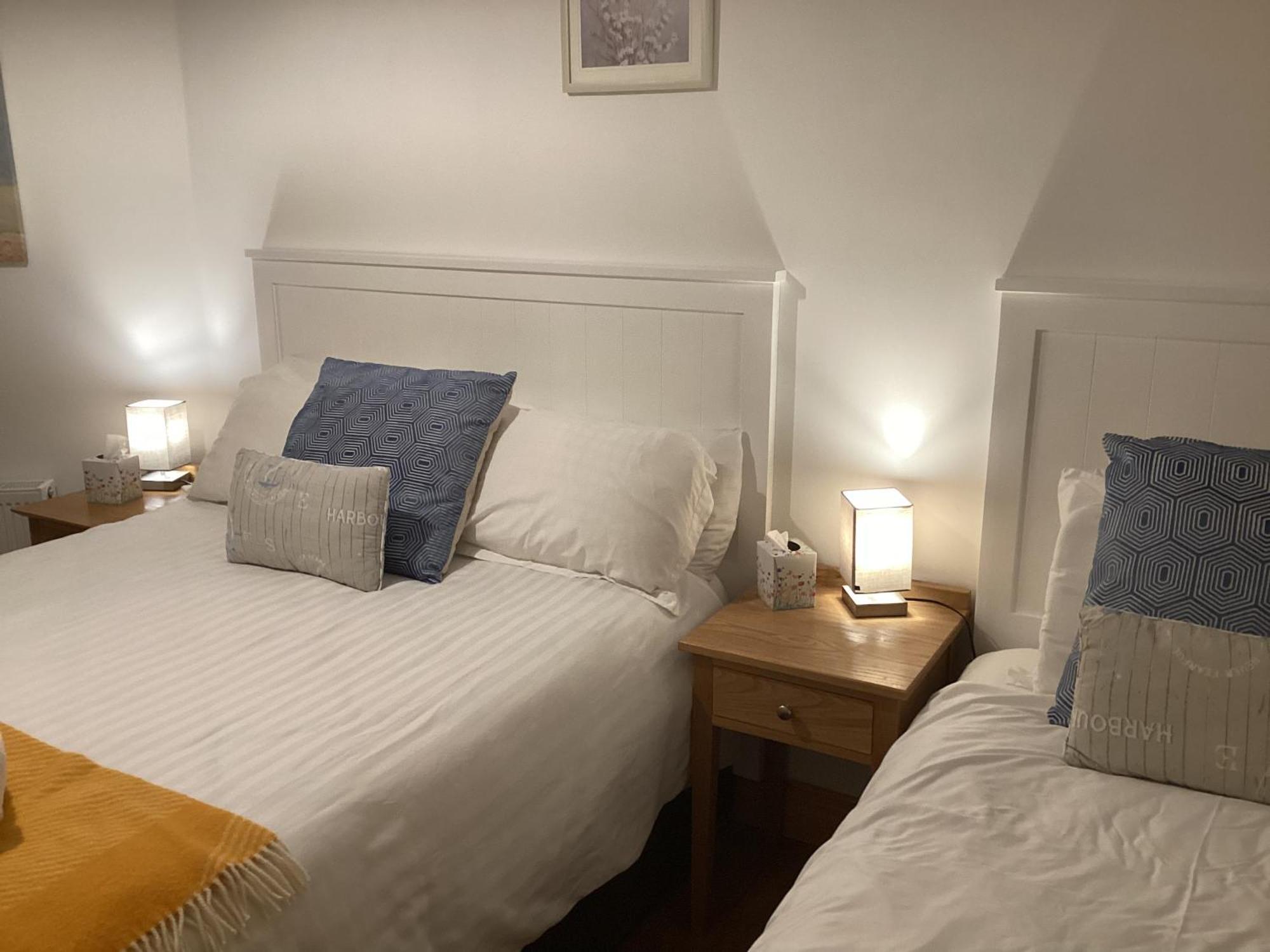 Roundstone Retreats Roundstone Harbour Lights Apartment Екстериор снимка
